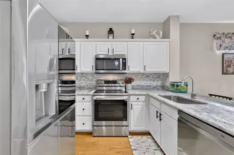 Kitchen - 9524 SE 124th Loop, Summerfield, FL 34491 photo 3 of 4