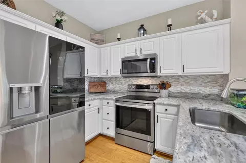 Kitchen - 9524 SE 124th Loop, Summerfield, FL 34491 photo 2 of 4