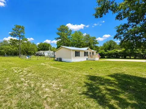 Exterior - 13817 NE 54th Pl, Williston, FL 32696 photo 4 of 8