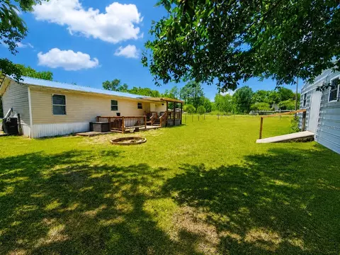 Exterior - 13817 NE 54th Pl, Williston, FL 32696 photo 5 of 8