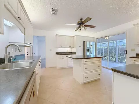 Kitchen - 707 NE 46th Ct, Ocala, FL 34470 photo 7 of 7