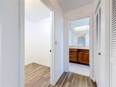 Entry Way - 707 NE 46th Ct, Ocala, FL 34470 photo 1 of 3