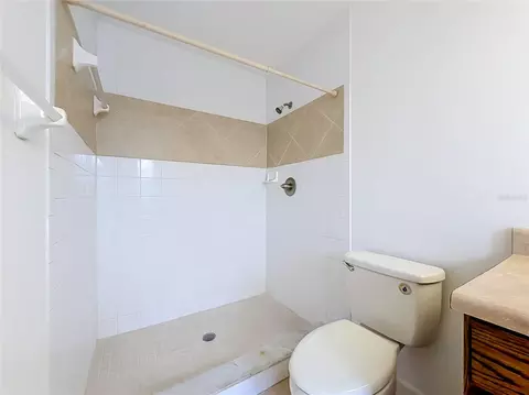 Bath - 707 NE 46th Ct, Ocala, FL 34470 photo 5 of 5
