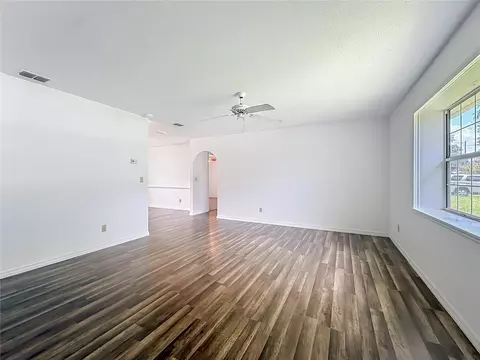 Living - 707 NE 46th Ct, Ocala, FL 34470 photo 5 of 6