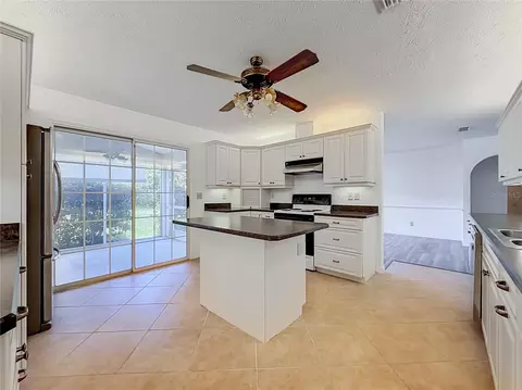 Kitchen - 707 NE 46th Ct, Ocala, FL 34470 photo 2 of 7