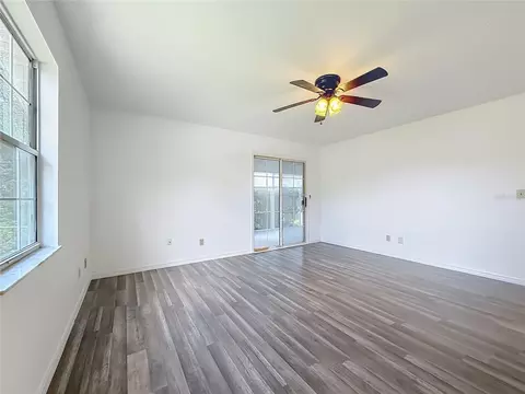 Living - 707 NE 46th Ct, Ocala, FL 34470 photo 2 of 6