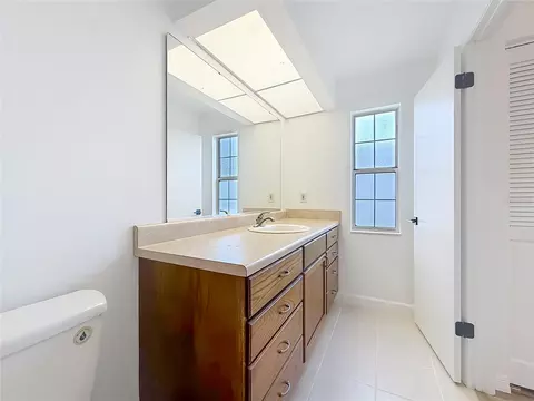 Bath - 707 NE 46th Ct, Ocala, FL 34470 photo 1 of 5
