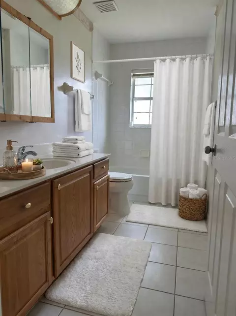Bath - 5402 SW 85th St, Ocala, FL 34476 photo 2 of 2