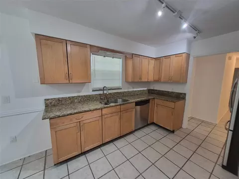 Kitchen - 9 Teak Way Dr, Ocala, FL 34472 photo 2 of 2