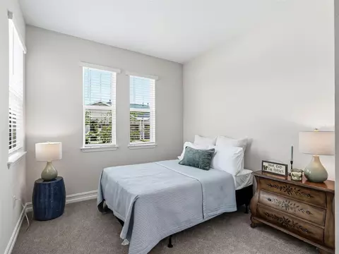 Bedroom - 5329 NW 34th St, Ocala, FL 34482 photo 4 of 5