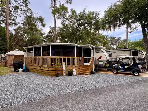 25208 NE 143rd St, Salt Springs, FL 32134