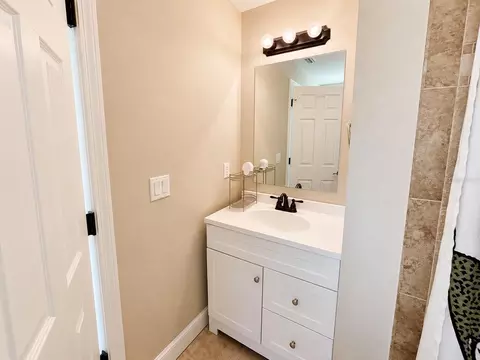 Bath - 9390 NE 16th Ter, Anthony, FL 32617 photo 4 of 5