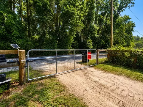 Exterior - 9390 NE 16th Ter, Anthony, FL 32617 photo 3 of 5