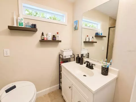 Bath - 9390 NE 16th Ter, Anthony, FL 32617 photo 2 of 5