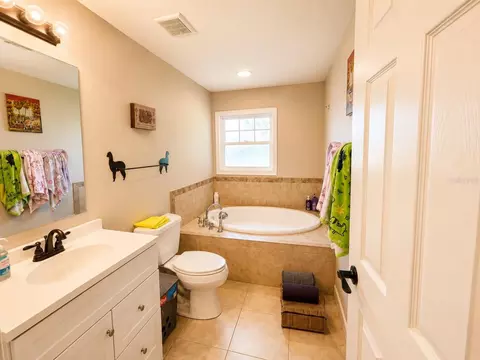 Bath - 9390 NE 16th Ter, Anthony, FL 32617 photo 3 of 5