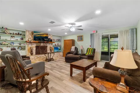 207 W Wheeler Rd, Seffner, FL 33584 photo 5