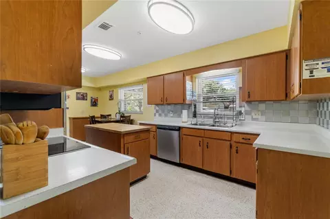 207 W Wheeler Rd, Seffner, FL 33584 photo 11
