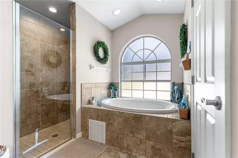 Bath - 2616 SW 18th Ave NE, Ocala, FL 34471 photo 2 of 4