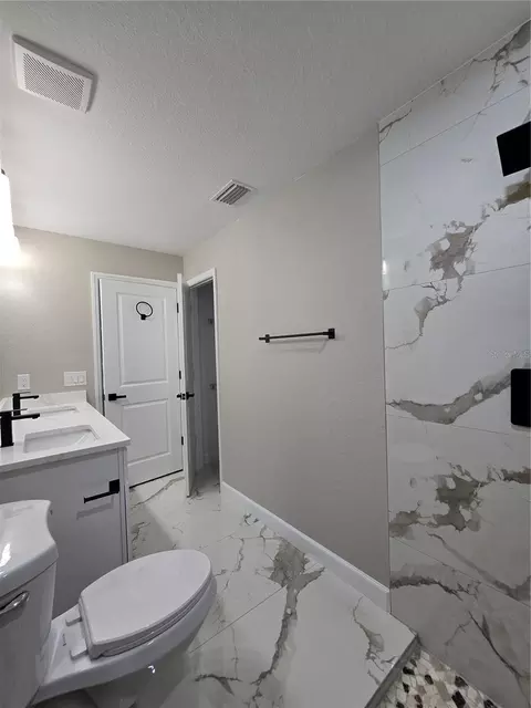 Bath - 203 Emerald Rd, Ocala, FL 34472 photo 3 of 5