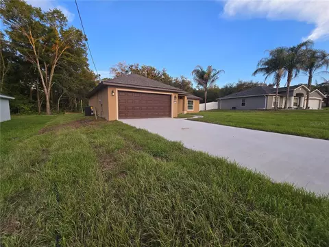 Exterior - 203 Emerald Rd, Ocala, FL 34472 photo 7 of 10