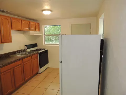 Kitchen - 1146 NE 2nd Pl, Williston, FL 32696 photo 3 of 3