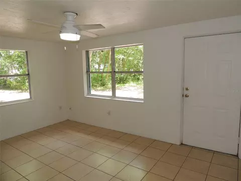 Living - 1146 NE 2nd Pl, Williston, FL 32696 photo 3 of 5