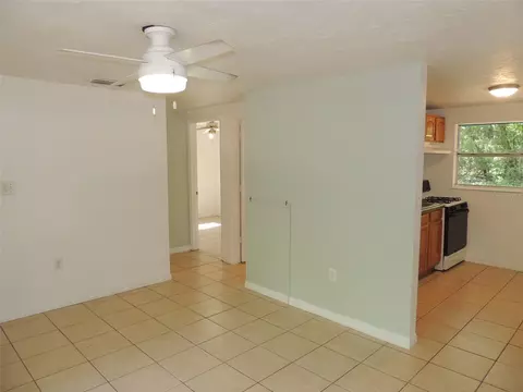 Living - 1146 NE 2nd Pl, Williston, FL 32696 photo 4 of 5