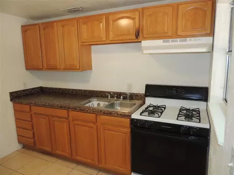 Kitchen - 1146 NE 2nd Pl, Williston, FL 32696 photo 2 of 3