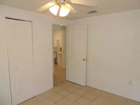 Bedroom - 1146 NE 2nd Pl, Williston, FL 32696 photo 4 of 8
