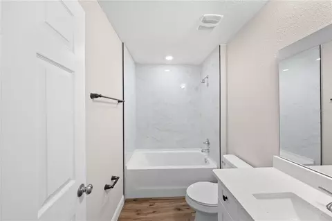 Bath - 6026 NW 65th St, Ocala, FL 34482 photo 2 of 5
