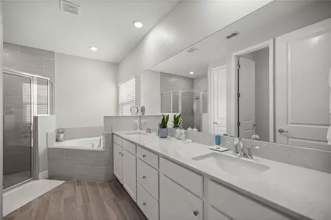 Bath - 4227 SE 11th Ave, Ocala, FL 34480 photo 2 of 4