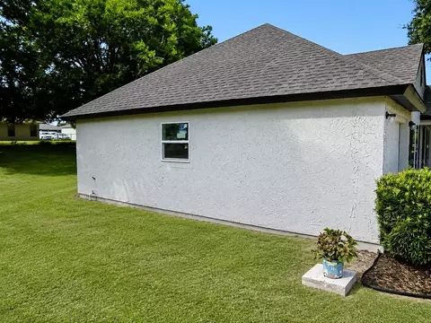 Exterior - 340 Emerald Rd, Ocala, FL 34472 photo 2 of 6