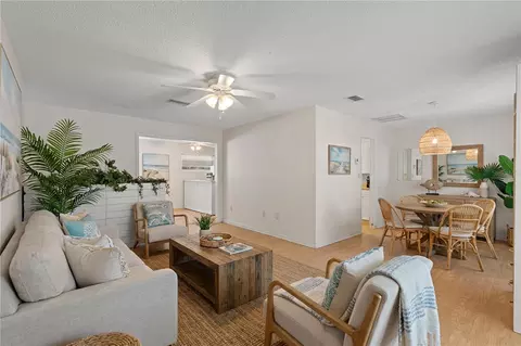 Living - 3151 NE 176th Ter, Williston, FL 32696 photo 2 of 5