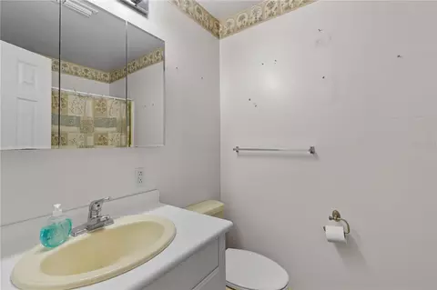 Bath - 3151 NE 176th Ter, Williston, FL 32696 photo 2 of 3