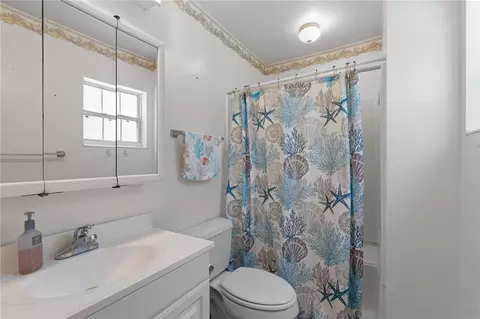 Bath - 3151 NE 176th Ter, Williston, FL 32696 photo 1 of 3
