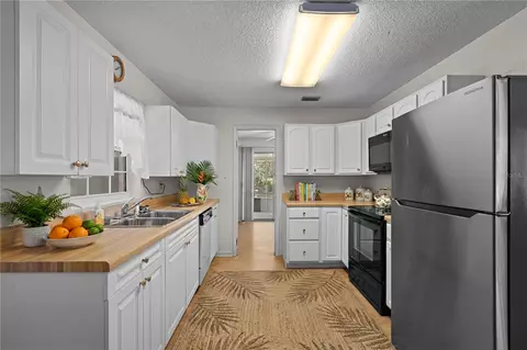 Kitchen - 3151 NE 176th Ter, Williston, FL 32696 photo 4 of 5