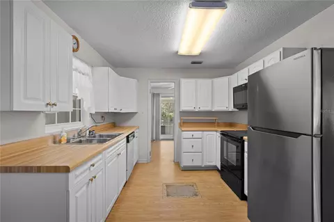 Kitchen - 3151 NE 176th Ter, Williston, FL 32696 photo 3 of 5