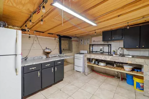 Kitchen - 1736 NW 26th Pl, Ocala, FL 34475 photo 3 of 4