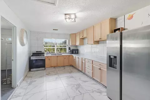 Kitchen - 1736 NW 26th Pl, Ocala, FL 34475 photo 2 of 4