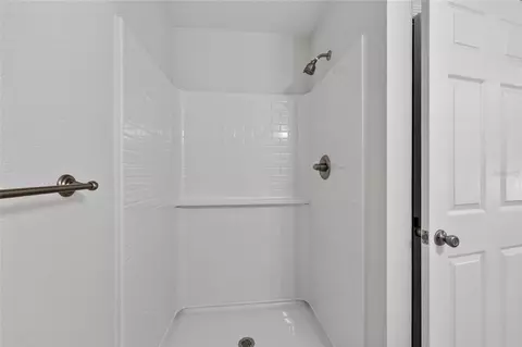 Bath - 8 Oak Circle Trce, Ocala, FL 34472 photo 2 of 3