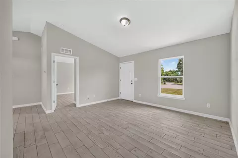 Living - 8 Oak Circle Trce, Ocala, FL 34472 photo 2 of 4
