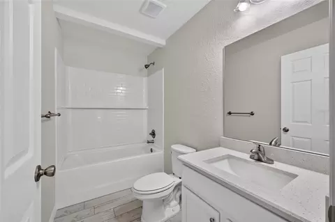 Bath - 8 Oak Circle Trce, Ocala, FL 34472 photo 3 of 3