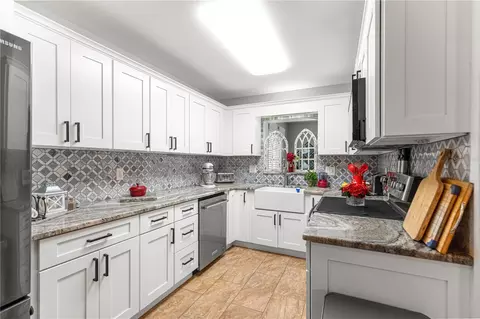 Kitchen - 8874 SW 95th St #E, Ocala, FL 34481 photo 4 of 6