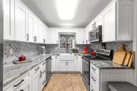 Kitchen - 8874 SW 95th St #E, Ocala, FL 34481 photo 3 of 6