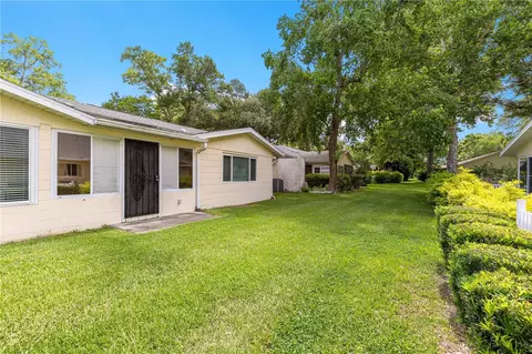 Exterior - 8874 SW 95th St #E, Ocala, FL 34481 photo 4 of 7