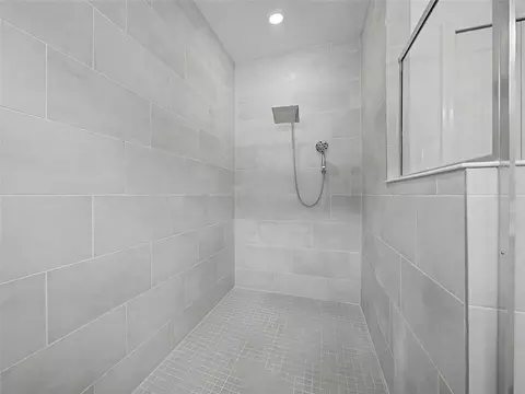 Bath - 7672 SW 74th Loop, Ocala, FL 34481 photo 3 of 3