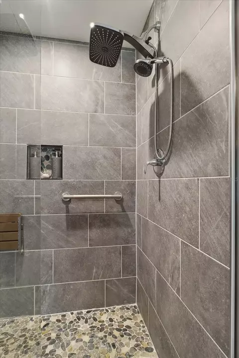 Bath - 4370 E Amherst St, Hernando, FL 34442 photo 2 of 3