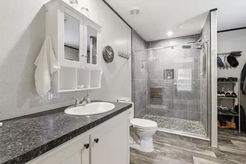 Bath - 4370 E Amherst St, Hernando, FL 34442 photo 1 of 3