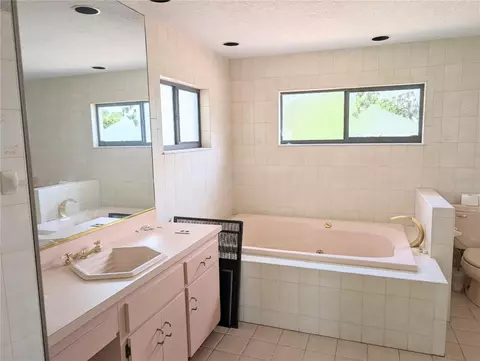 Bath - 1750 SE 80th St, Ocala, FL 34480 photo 2 of 6