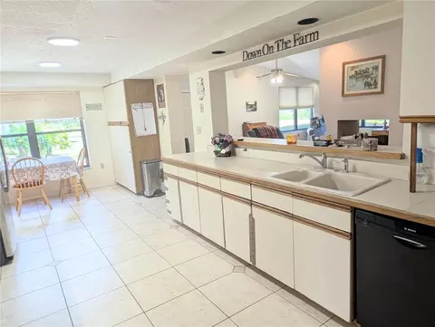 Kitchen - 1750 SE 80th St, Ocala, FL 34480 photo 3 of 7